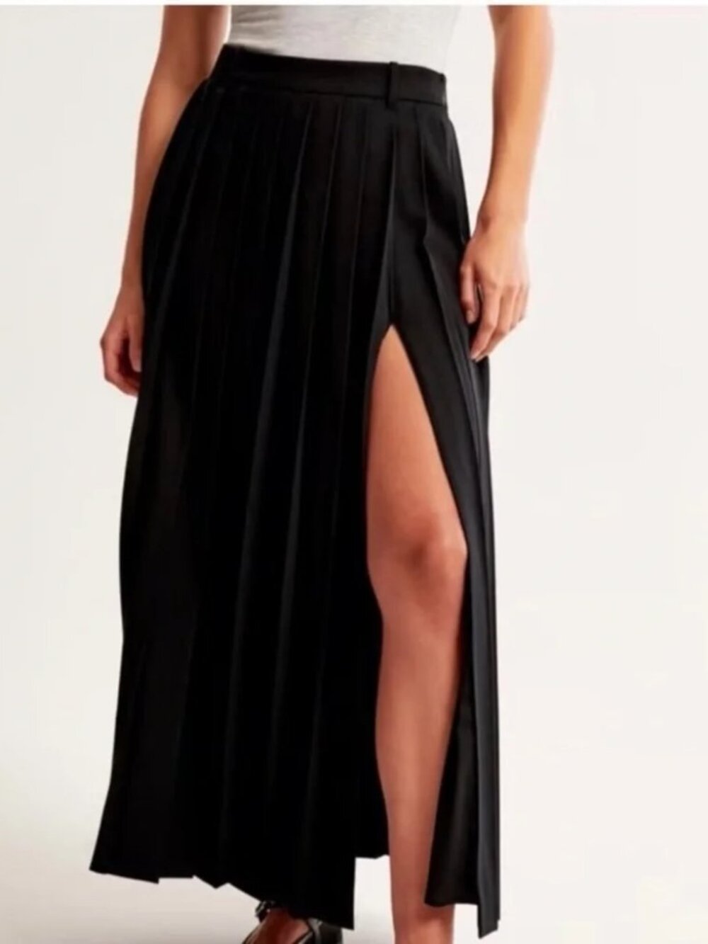 Abercrombie & Fitch Mid Rise Pleated Maxi Skirt w Slit - size small